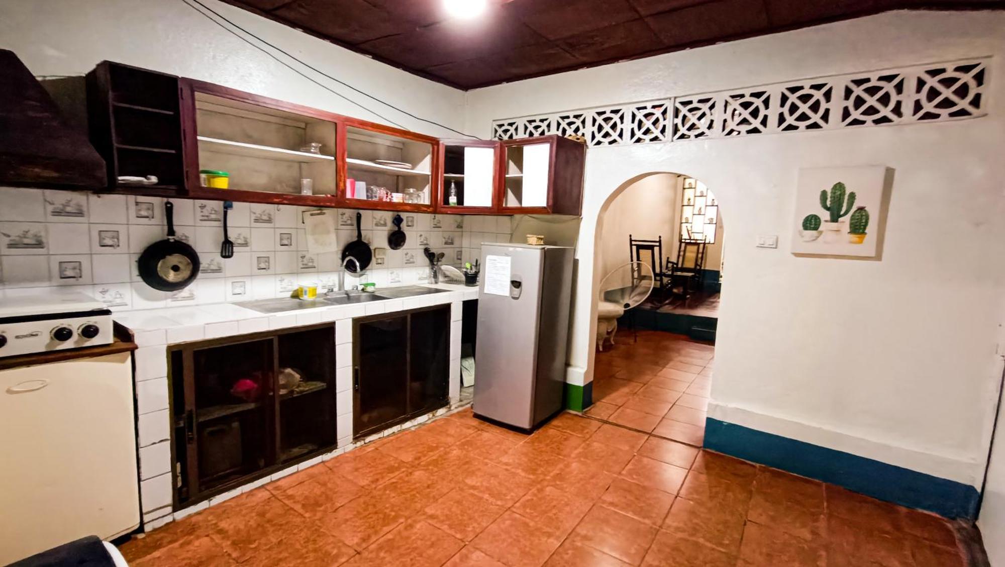 Hostal El Rio León Exteriör bild
