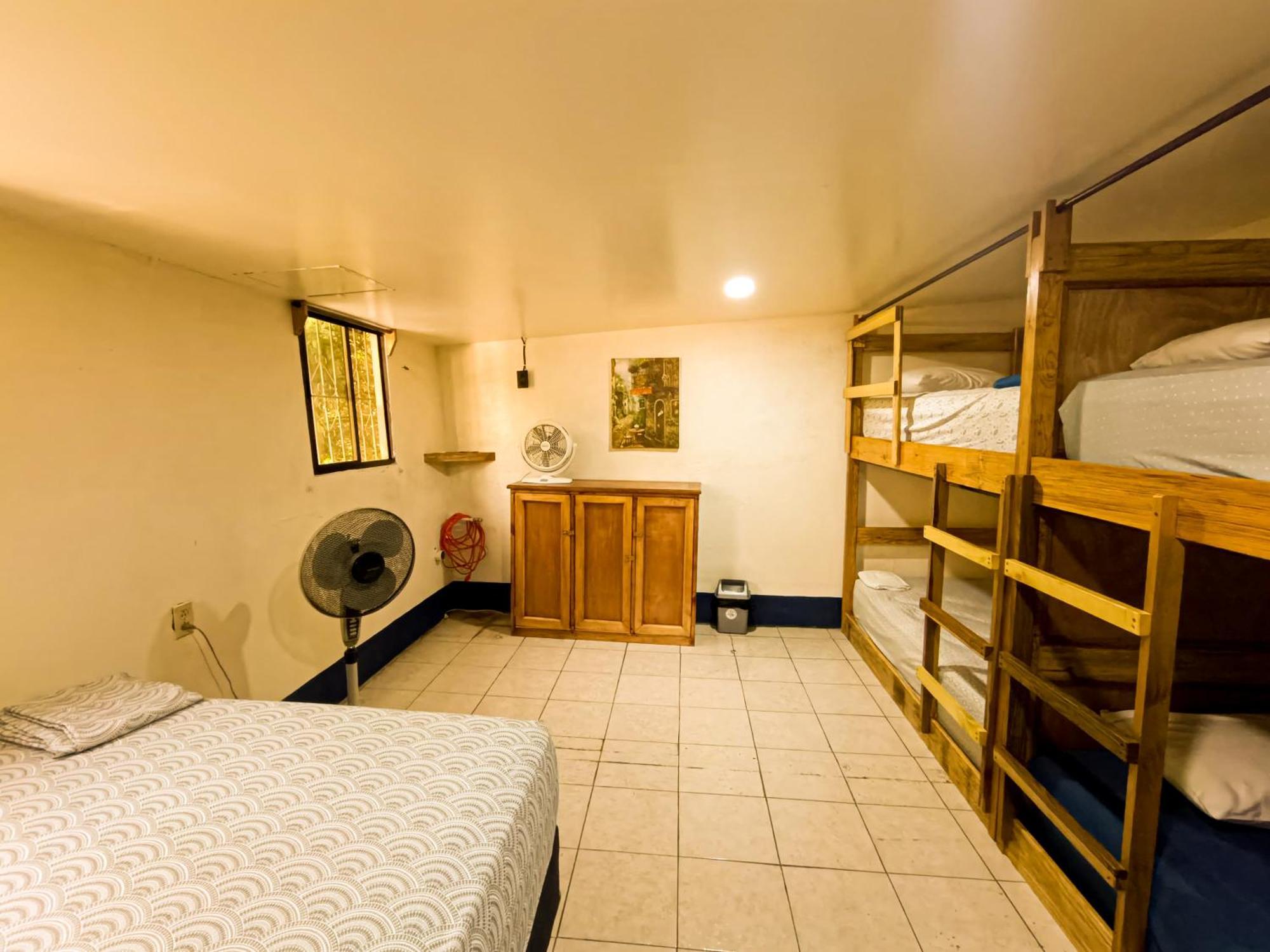 Hostal El Rio León Exteriör bild